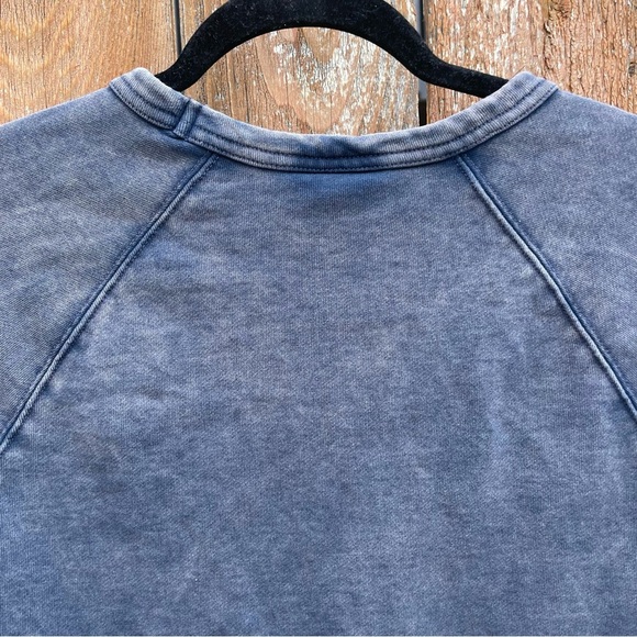 UNIVERSAL THREADS Women’s Faded Navy Blue Rifle Board Sweatshirt Size Medium - Picture 8 of 9